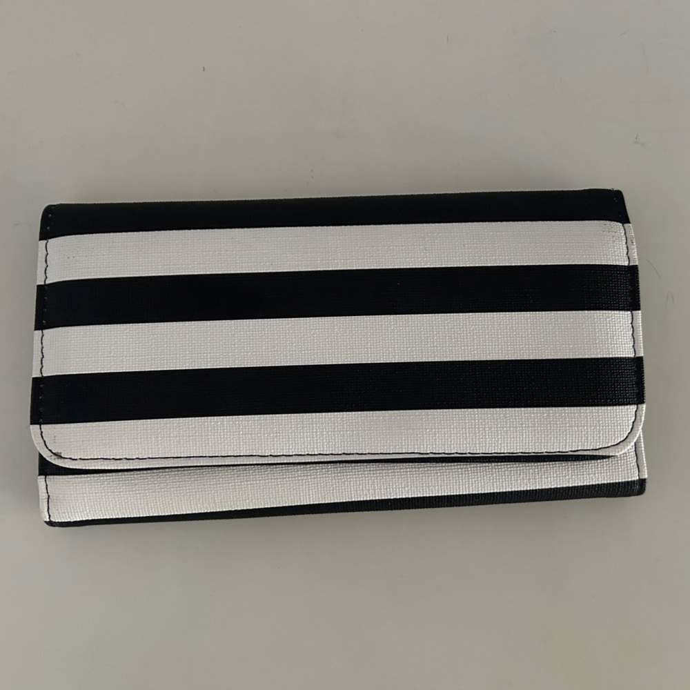 Kut From The Kloth Black Trifold Card Wallet